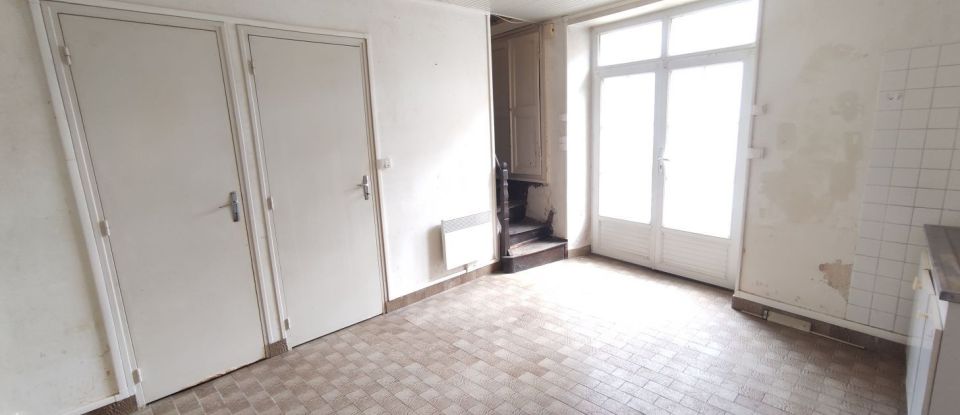 House 3 rooms of 48 m² in Lussac-les-Châteaux (86320)