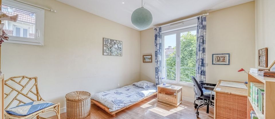 Maison 9 pièces de 231 m² à Nanterre (92000)