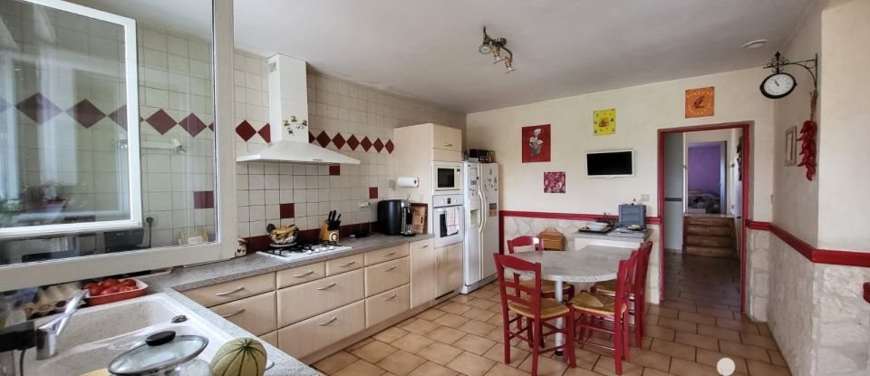 Country house 5 rooms of 165 m² in Lhomme (72340)