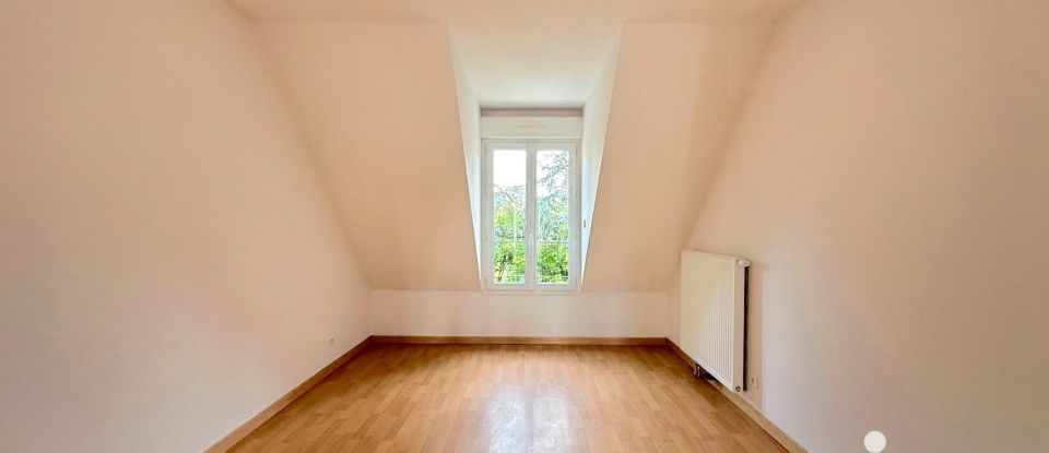 Traditional house 10 rooms of 240 m² in Feucherolles (78810)