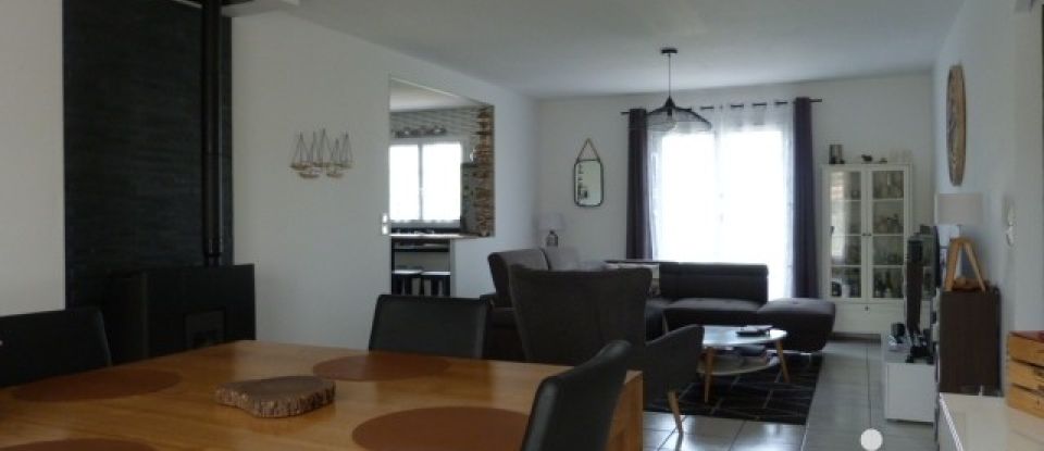 House 4 rooms of 91 m² in Trizay (17250)