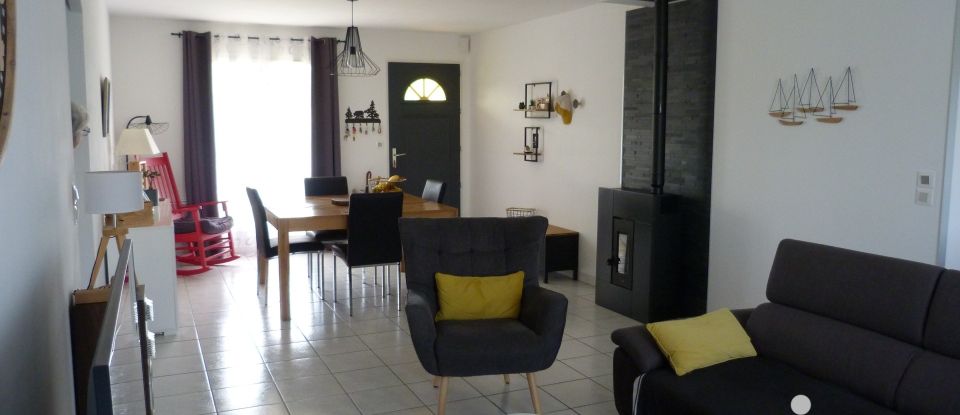 House 4 rooms of 91 m² in Trizay (17250)