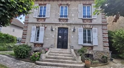 House 8 rooms of 235 m² in Beaumont-sur-Oise (95260)