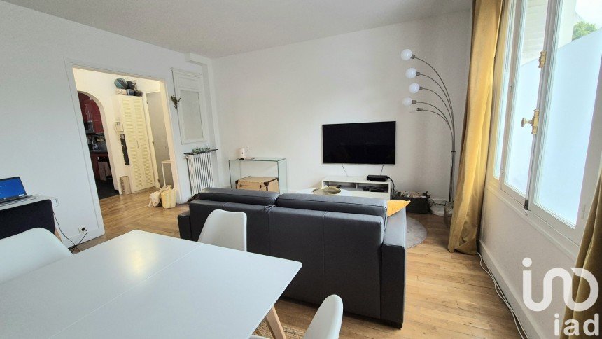 Appartement 3 pièces de 77 m² à Paris (75016)