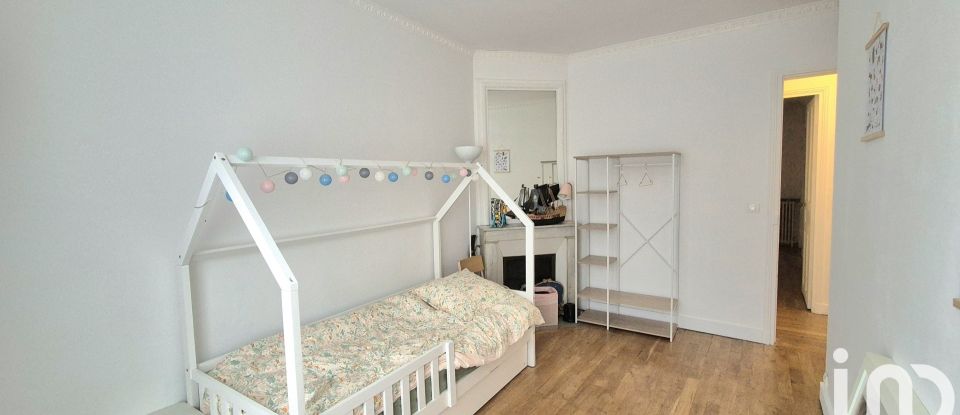 Appartement 3 pièces de 77 m² à Paris (75016)