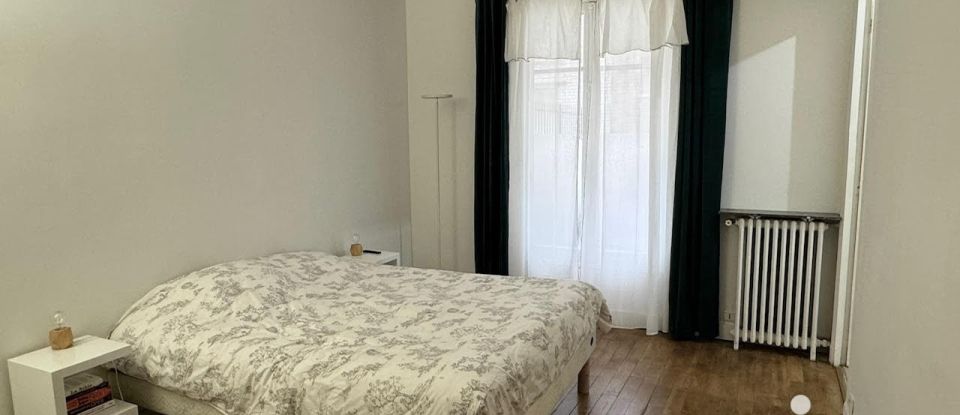 Appartement 3 pièces de 77 m² à Paris (75016)