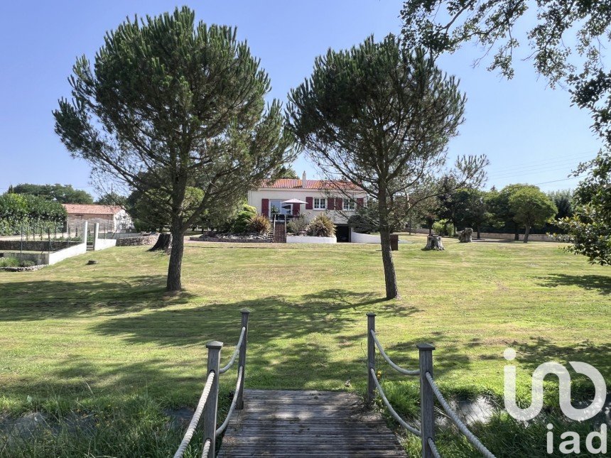 Maison traditionnelle 5 pièces de 98 m² à Beaulieu-sous-la-Roche (85190)