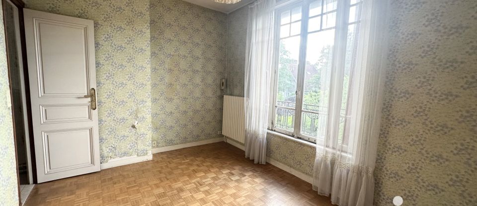 House 10 rooms of 218 m² in Palaiseau (91120)