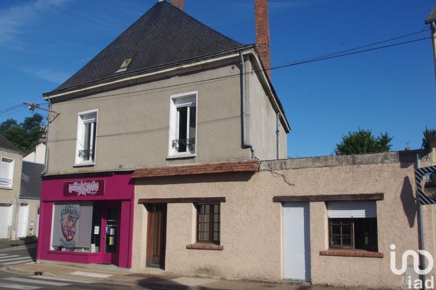 House 6 rooms of 220 m² in Bessé-sur-Braye (72310)