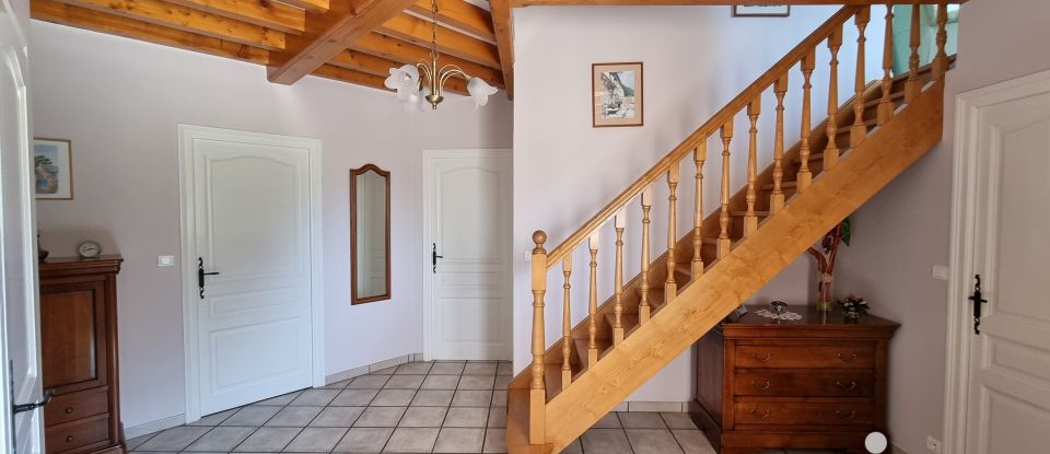 Maison 7 pièces de 187 m² à Champdieu (42600)