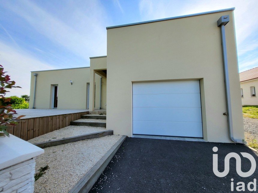 Pavillon 5 pièces de 94 m² à Châtellerault (86100)