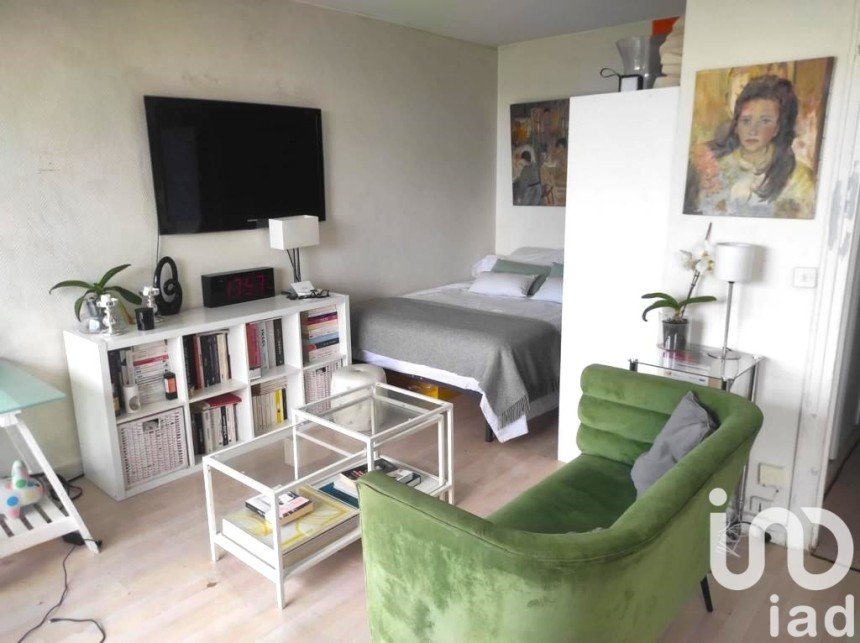 Studio 1 room of 27 m² in Chatou (78400)