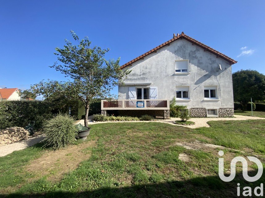 Maison 6 pièces de 157 m² à Les Herbiers (85500)