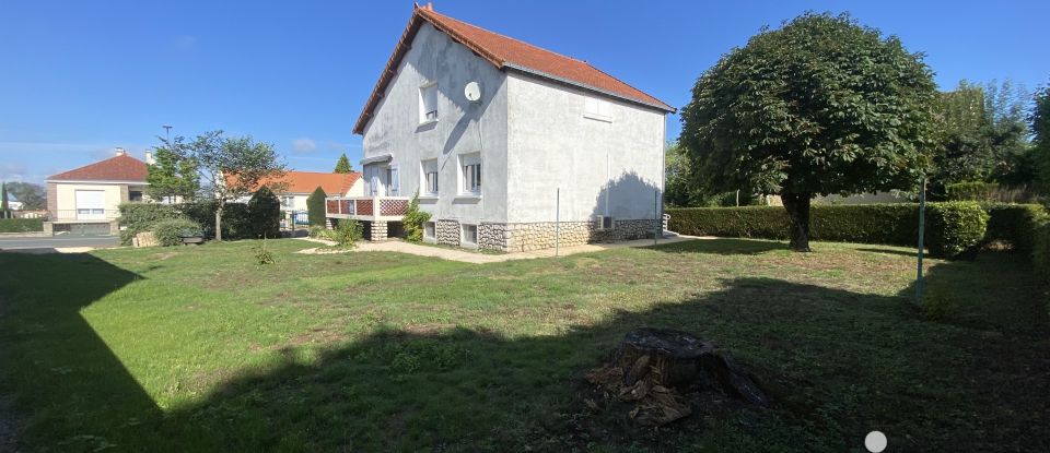 Maison 6 pièces de 157 m² à Les Herbiers (85500)