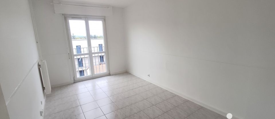 Apartment 3 rooms of 68 m² in Saint-André-les-Vergers (10120)