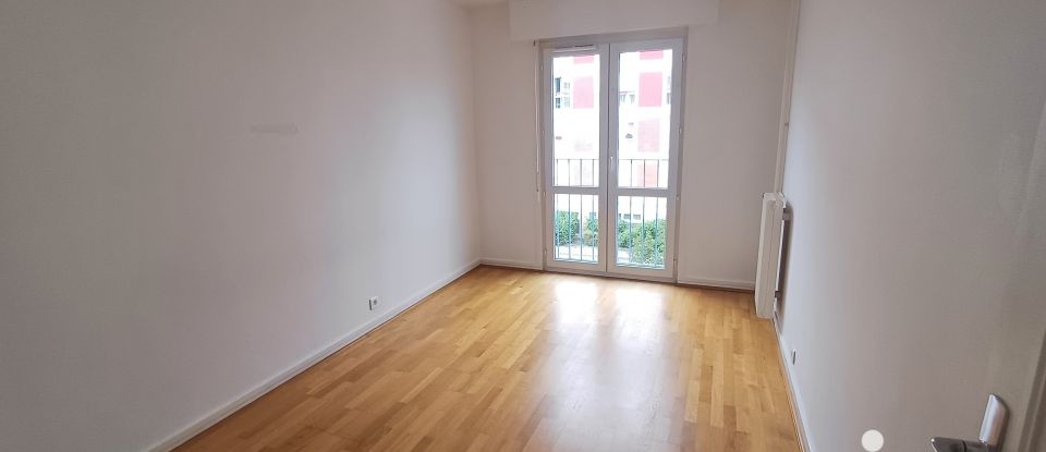 Apartment 3 rooms of 68 m² in Saint-André-les-Vergers (10120)