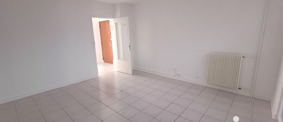 Apartment 3 rooms of 68 m² in Saint-André-les-Vergers (10120)