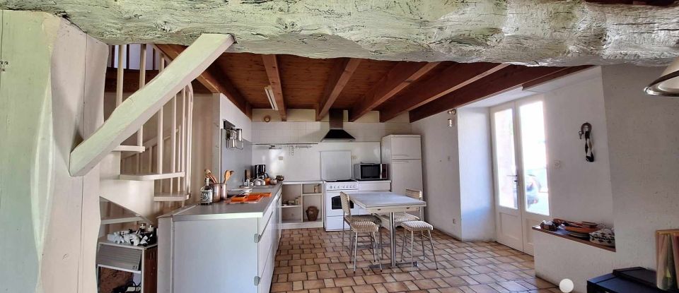 Maison de village 7 pièces de 220 m² à Salles-sur-Mer (17220)