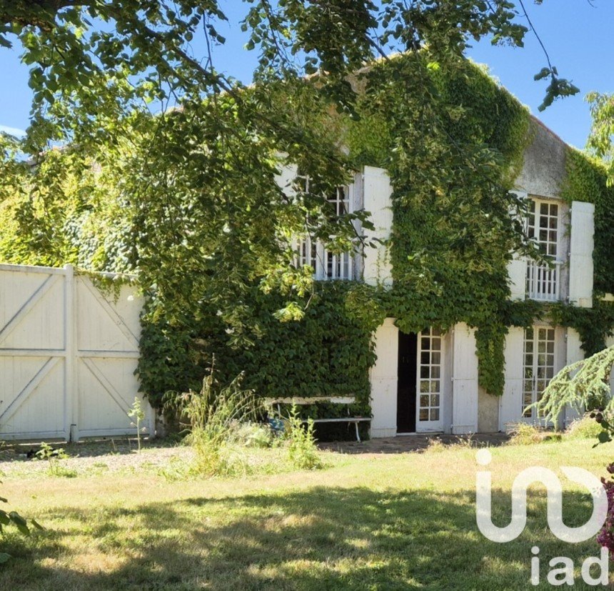 Longere 7 rooms of 180 m² in Lagord (17140)