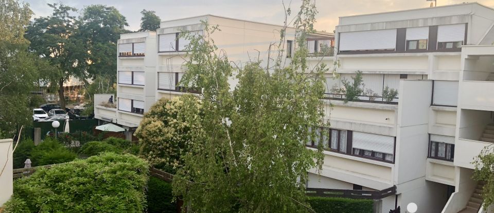 Apartment 3 rooms of 70 m² in Évry (91000)