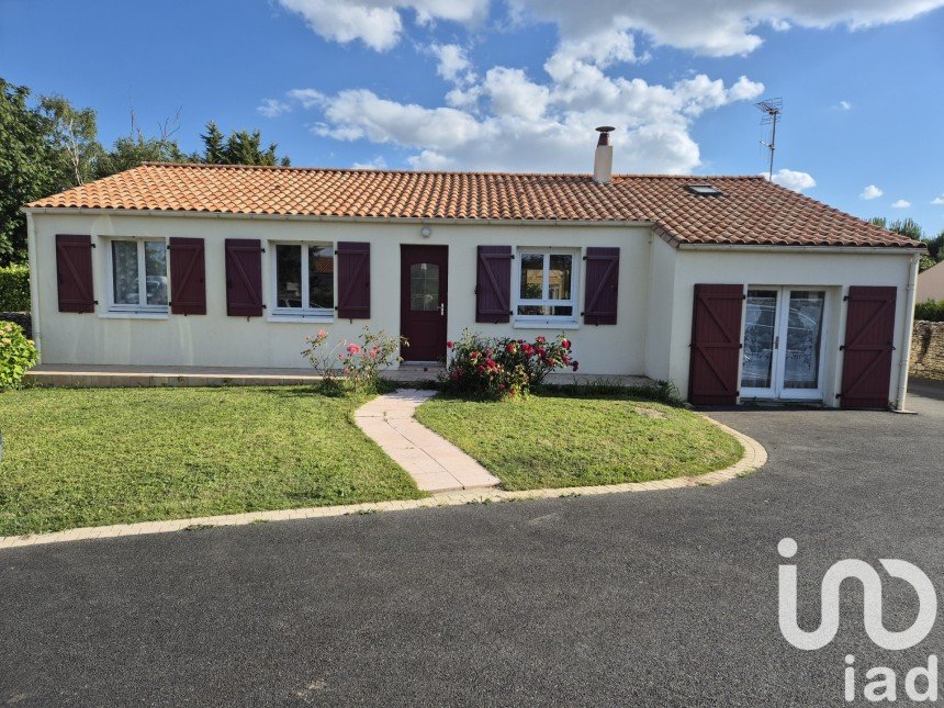 Maison traditionnelle 4 pièces de 80 m² à Sainte-Radégonde-des-Noyers (85450)