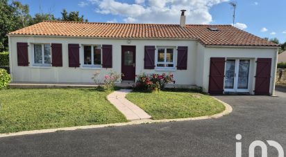 Traditional house 4 rooms of 80 m² in Sainte-Radégonde-des-Noyers (85450)