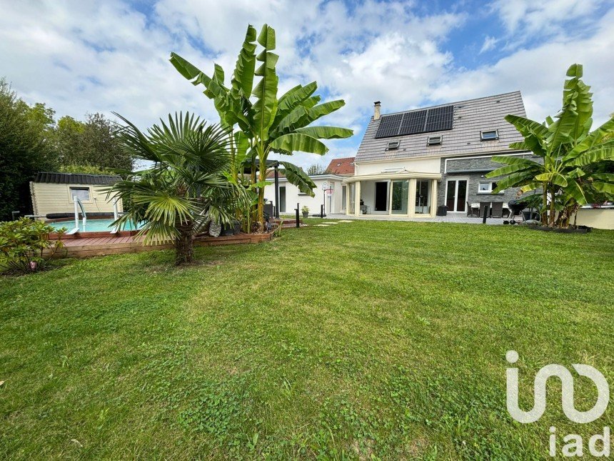 Maison traditionnelle 8 pièces de 180 m² à Savigny-le-Temple (77176)