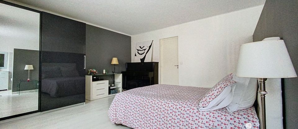 Appartement 5 pièces de 104 m² à LA VARENNE-SAINT-HILAIRE (94210)