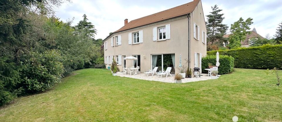 Traditional house 8 rooms of 206 m² in Saint-Nom-la-Bretèche (78860)