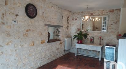 Country house 5 rooms of 112 m² in Saint-Romain-de-Benet (17600)