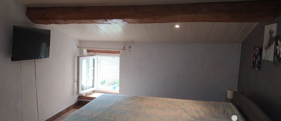 Country house 5 rooms of 112 m² in Saint-Romain-de-Benet (17600)