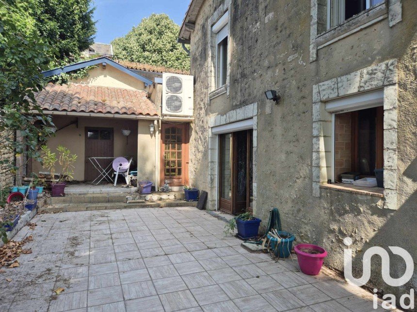 House 5 rooms of 129 m² in Sanxay (86600)