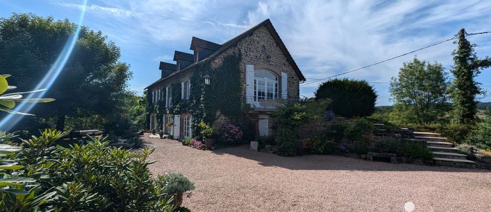 Maison traditionnelle 8 pièces de 260 m² à Lostanges (19500)