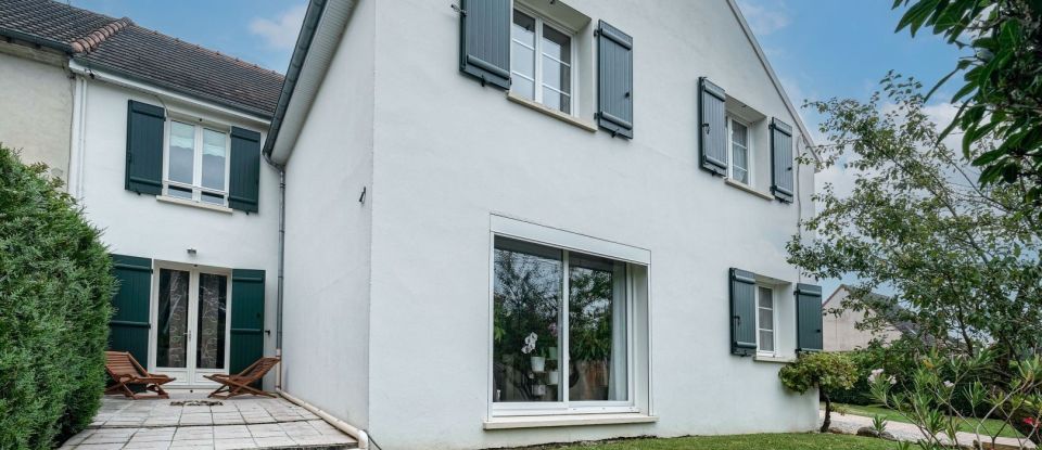 Maison 6 pièces de 160 m² à Bouleurs (77580)