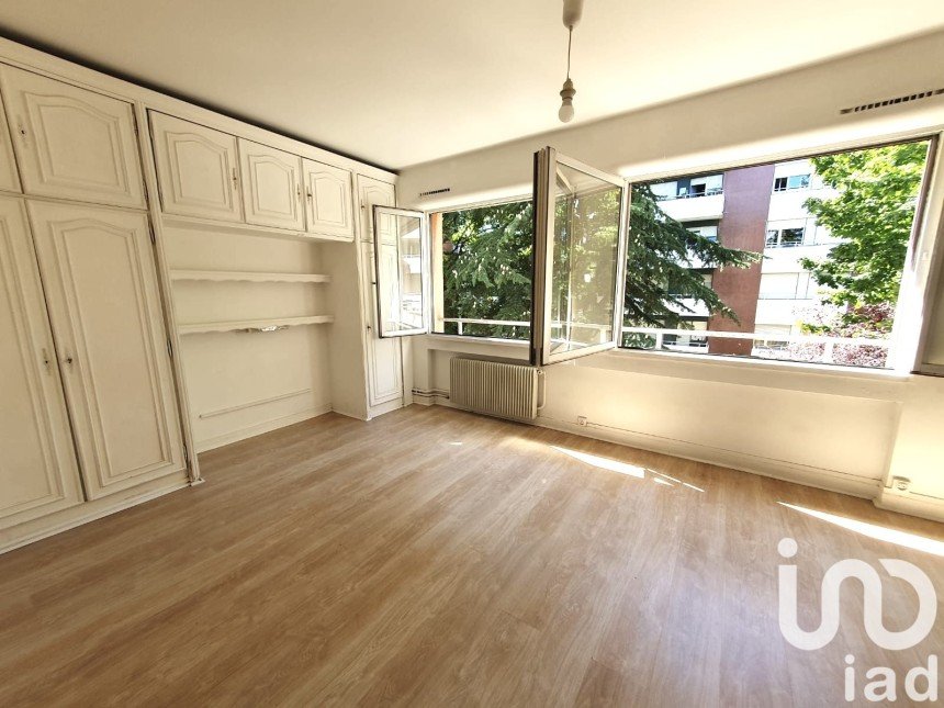 Apartment 1 room of 27 m² in Villemomble (93250)