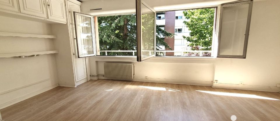 Apartment 1 room of 27 m² in Villemomble (93250)