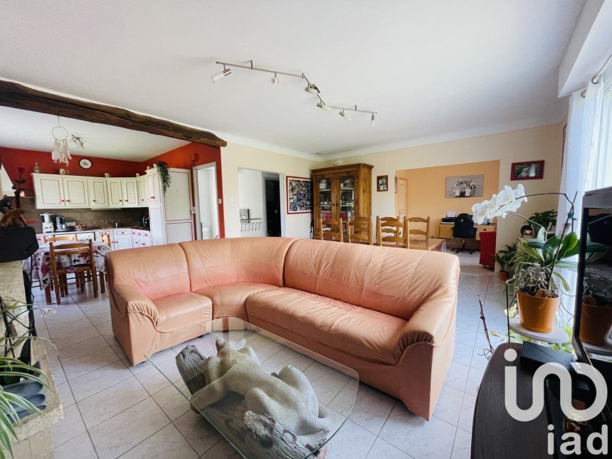 Traditional house 5 rooms of 105 m² in Le Loroux-Bottereau (44430)