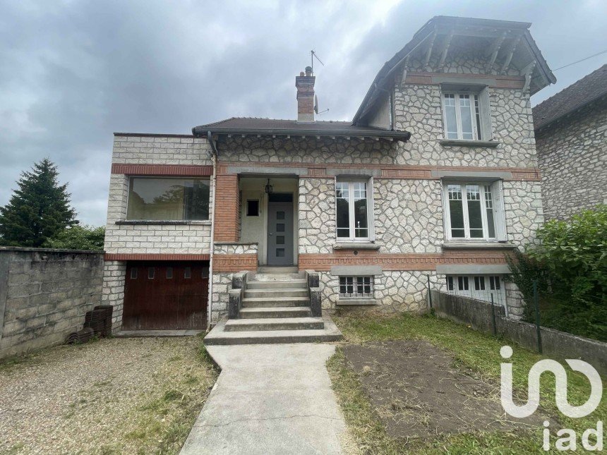 Maison 6 pièces de 130 m² à Saint-Pierre-lès-Nemours (77140)