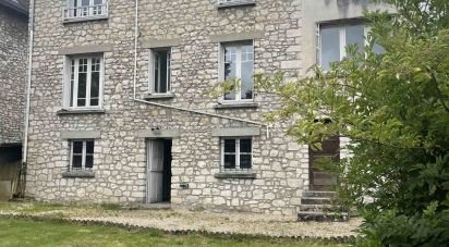 Maison 6 pièces de 130 m² à Saint-Pierre-lès-Nemours (77140)