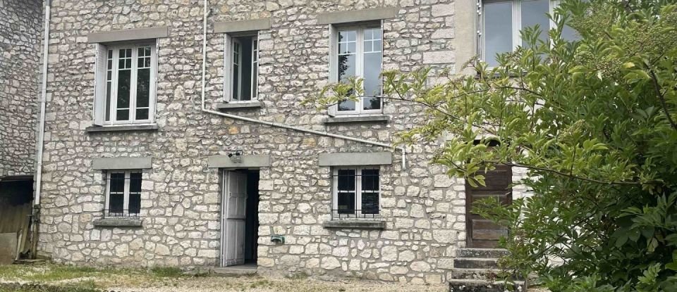 Maison 6 pièces de 130 m² à Saint-Pierre-lès-Nemours (77140)