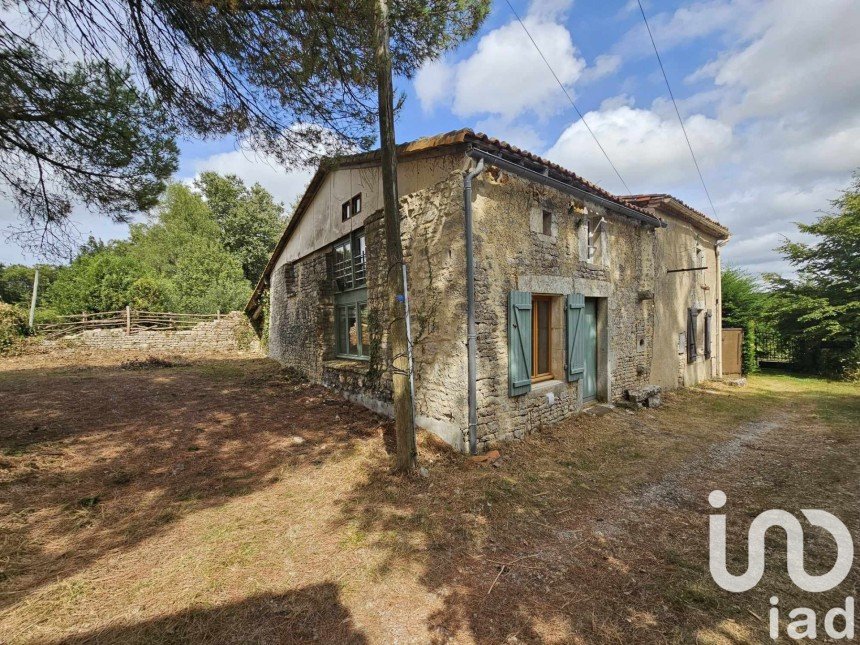 Maison de campagne 6 pièces de 177 m² à Saint-Gourson (16700)