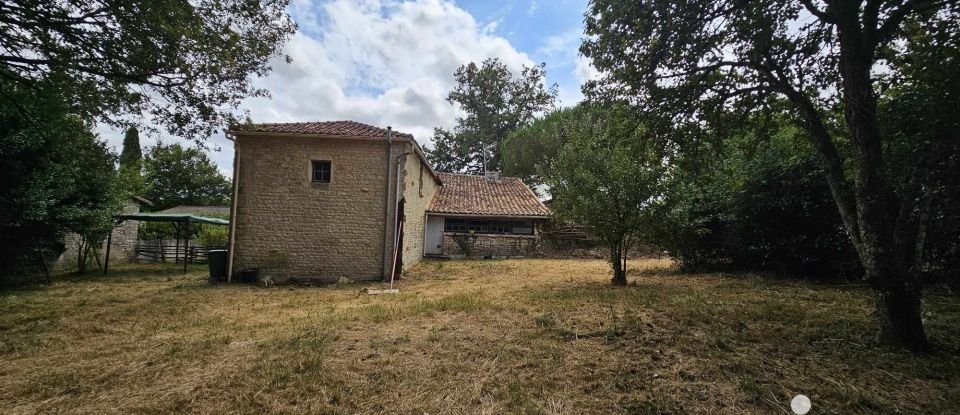 Maison de campagne 6 pièces de 177 m² à Saint-Gourson (16700)