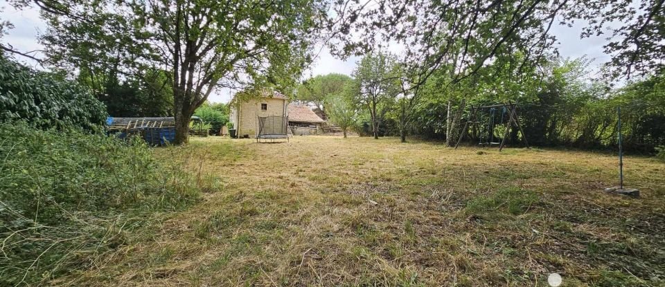 Maison de campagne 6 pièces de 177 m² à Saint-Gourson (16700)