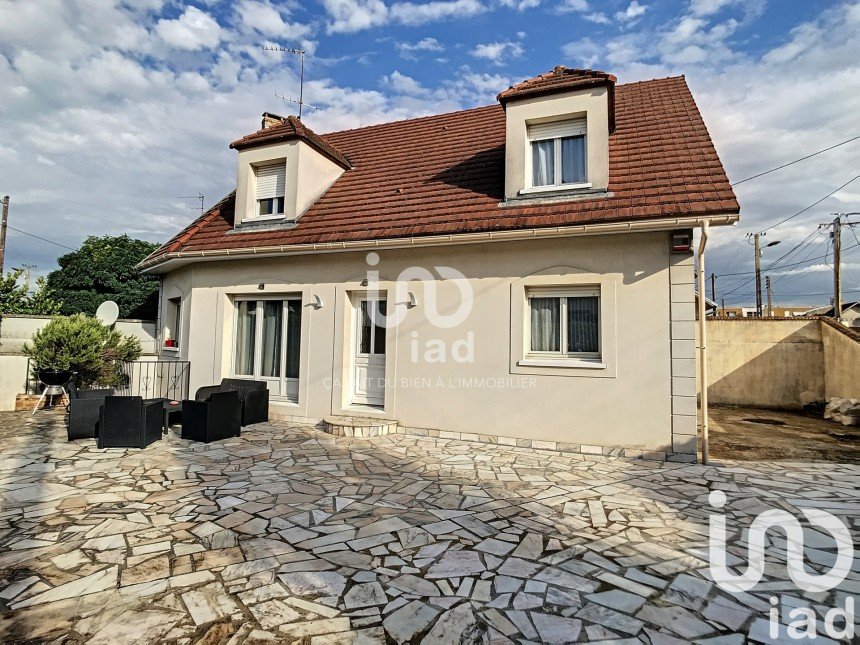 Maison traditionnelle 5 pièces de 115 m² à Livry-Gargan (93190)