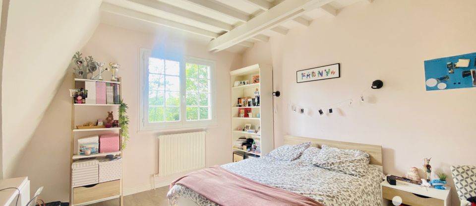 Maison traditionnelle 9 pièces de 207 m² à Noisy-sur-École (77123)