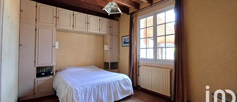 Traditional house 10 rooms of 140 m² in Plouescat (29430)