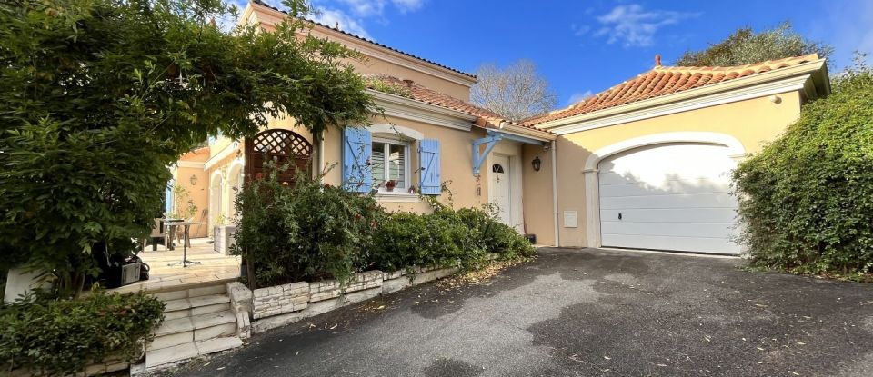 Maison 6 pièces de 171 m² à Andoins (64420)