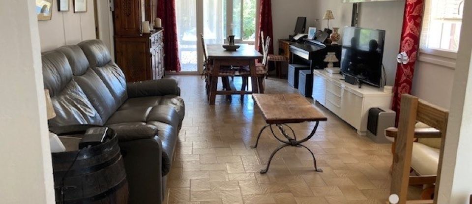 Traditional house 3 rooms of 85 m² in La Tour-d'Aigues (84240)