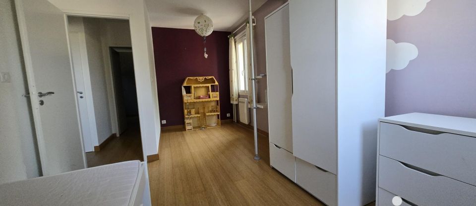 Traditional house 5 rooms of 150 m² in Mirabeau (84120)