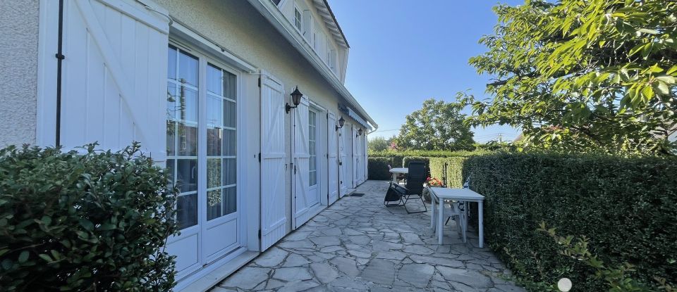 Maison traditionnelle 7 pièces de 168 m² à Vaux-le-Pénil (77000)